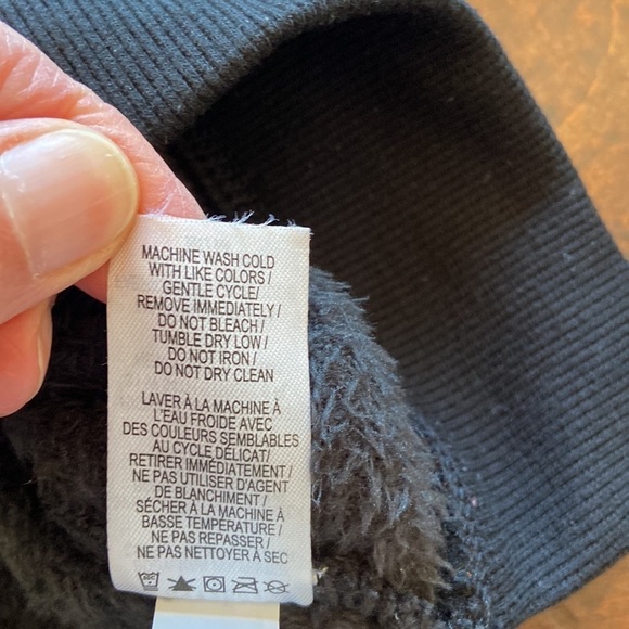 Gaiam Plush Pullover Black Size Medium - Picture 10 of 14